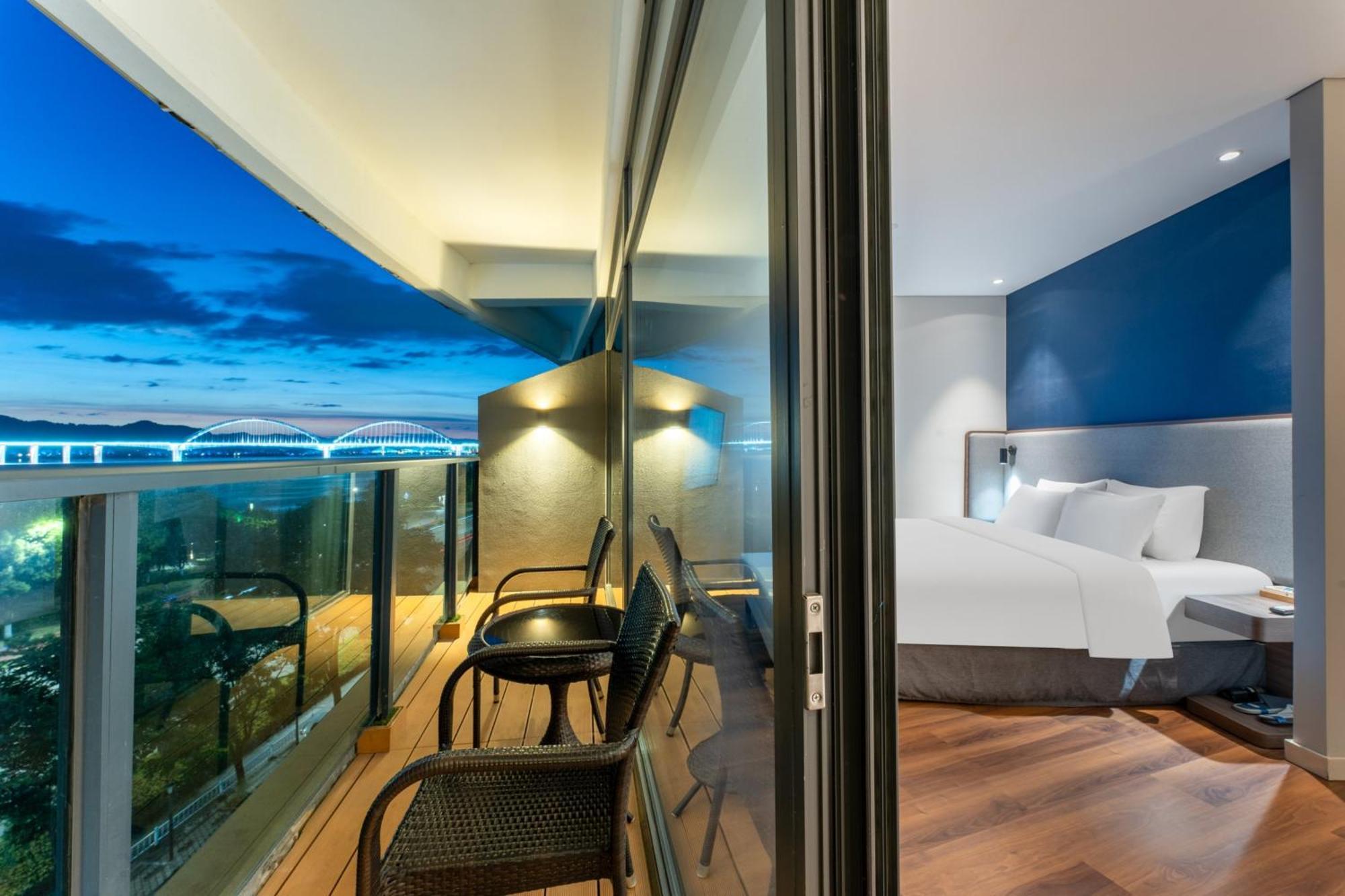 Holiday Inn Express Yichang Riverside By Ihg Exterior foto