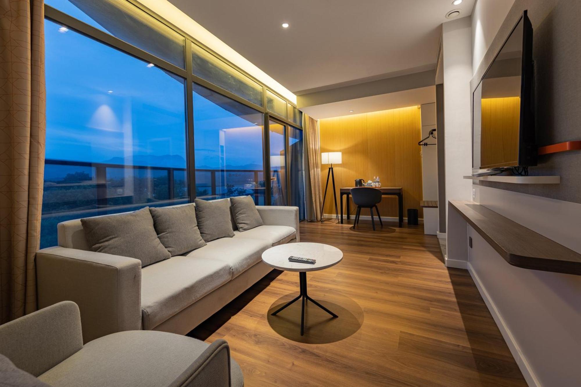 Holiday Inn Express Yichang Riverside By Ihg Exterior foto
